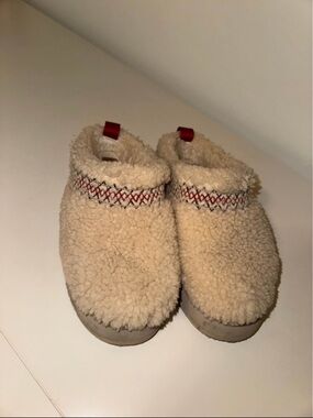 UGG Women’s Cream Sherpa Slip-On with Red Trim - Size 8